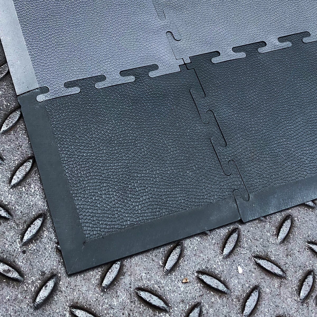 Klikflor K490 Garage Tile Corner In 2 Colours 70 X 70 X 7mm