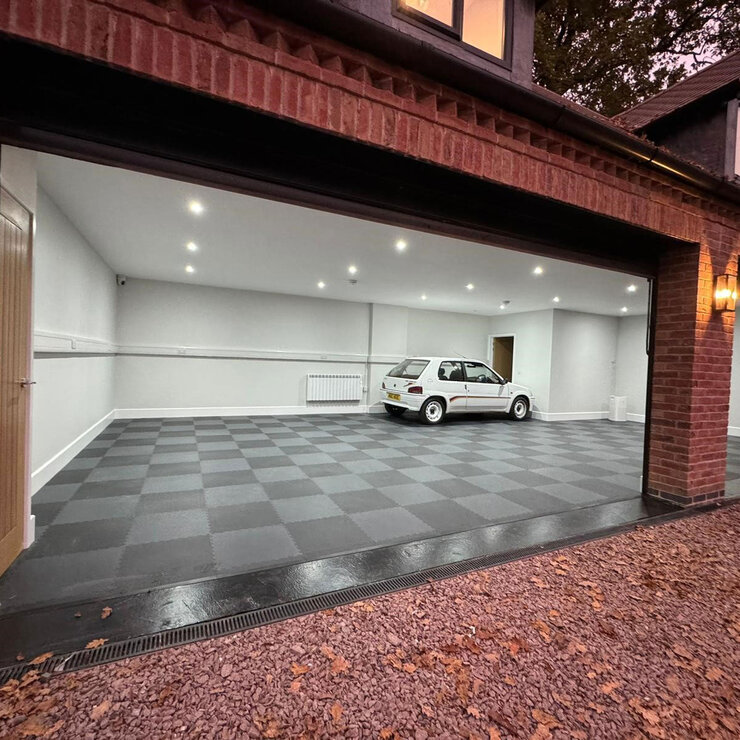 Klikflor RX500 7mm Recycled Garage Floor Tiles 4 pack (495 x 495 x 7mm) - 0.98m² per pack in Black or Graphite