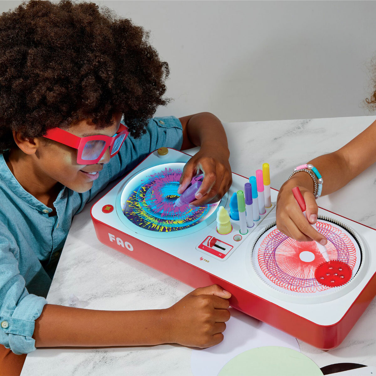 FAO Schwarz Spin & Twist 3D Art with LED Lights (6+ Years)