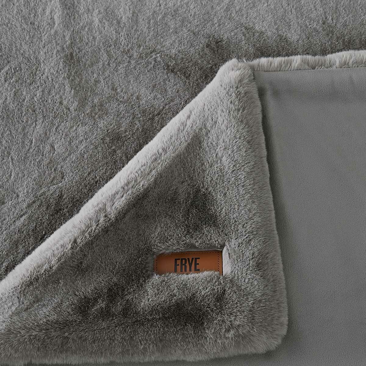 FRYE Luxe Faux Fur Throw in Grey, 152 x 177 cm