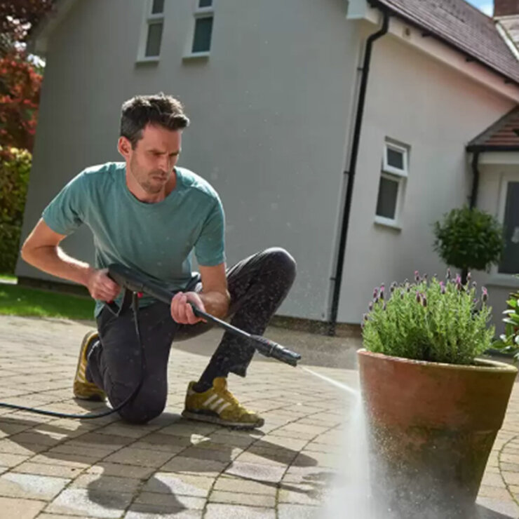 Bosch Universal Aquatak 1,900W / 135 Bar Pressure Washer