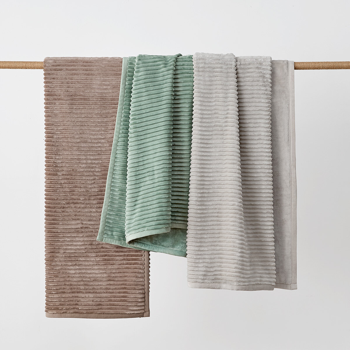 Casual Living Textured Plush Throw in 3 colours, 127 x 177 cm