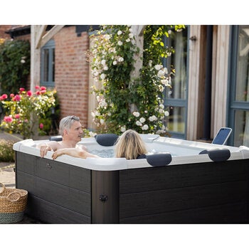 MSpa Oslo Aero 6 Person Hard Frame Hot Tub