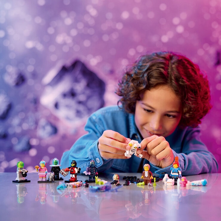 LEGO Minifigures Space Series 26 Lifestyle Image LEGO Minifigures Space Series 26 Lifestyle Image