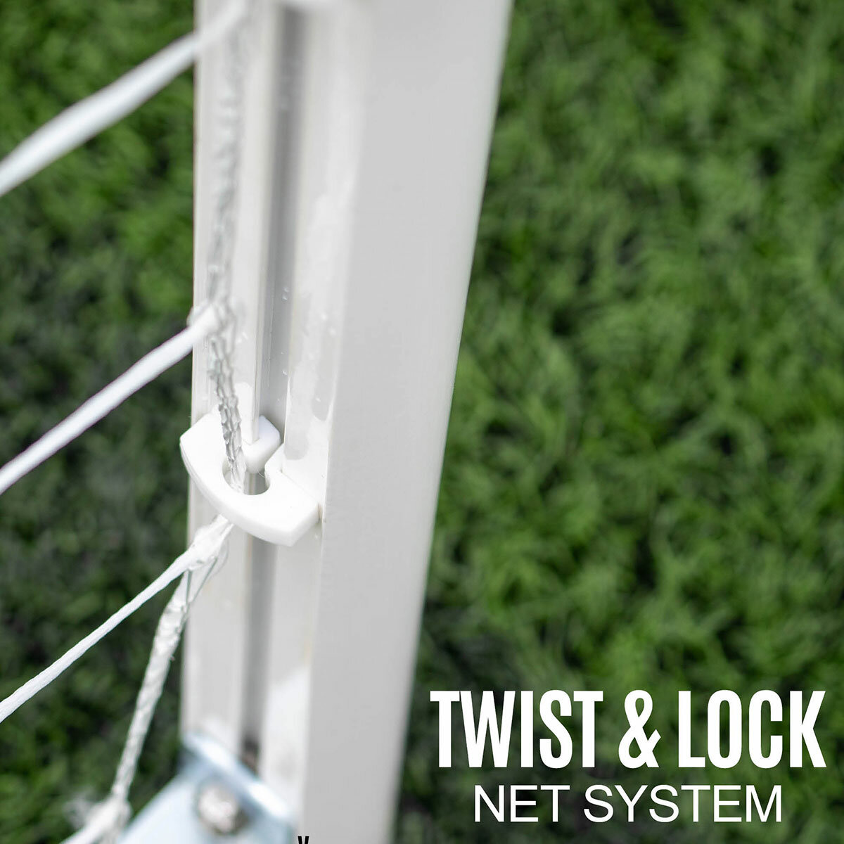 Lifestyle image showing the twist & lock net system Lifestyle image showing the twist & lock net system