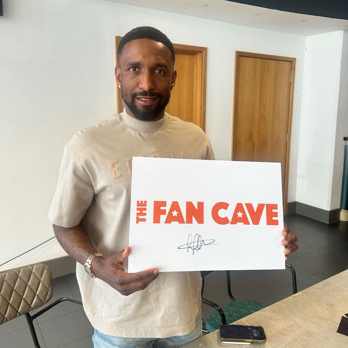 Jermain Defoe Signed Framed Spurs Football Shirt in 2 Options: White or Black Mount Jermain Defoe Signed Framed Spurs Football Shirt in 2 Options: White or Black Mount