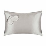 Platinum-coloured silk pillowcase with matching sleep mask embroidered with "COCOON". Smooth, glossy texture ideal for skin and hair health. Platinum-coloured silk pillowcase with matching sleep mask embroidered with "COCOON". Smooth, glossy texture ideal for skin and hair health.