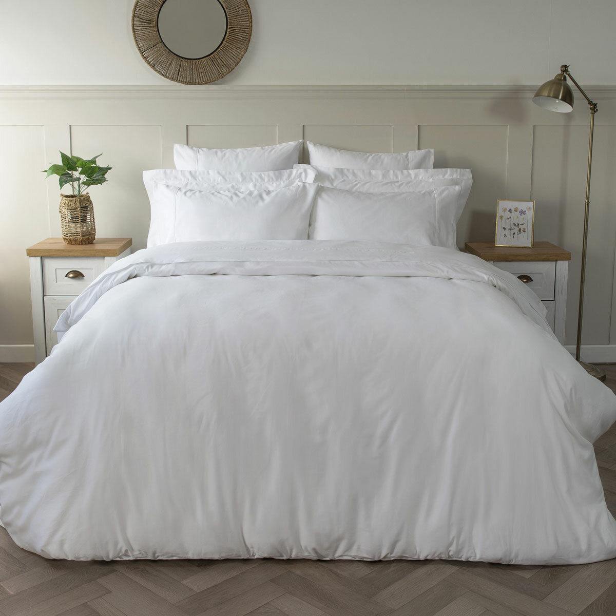 Belledorm 600 Thread Count Cotton White Duvet Cover Set in 3 Sizes