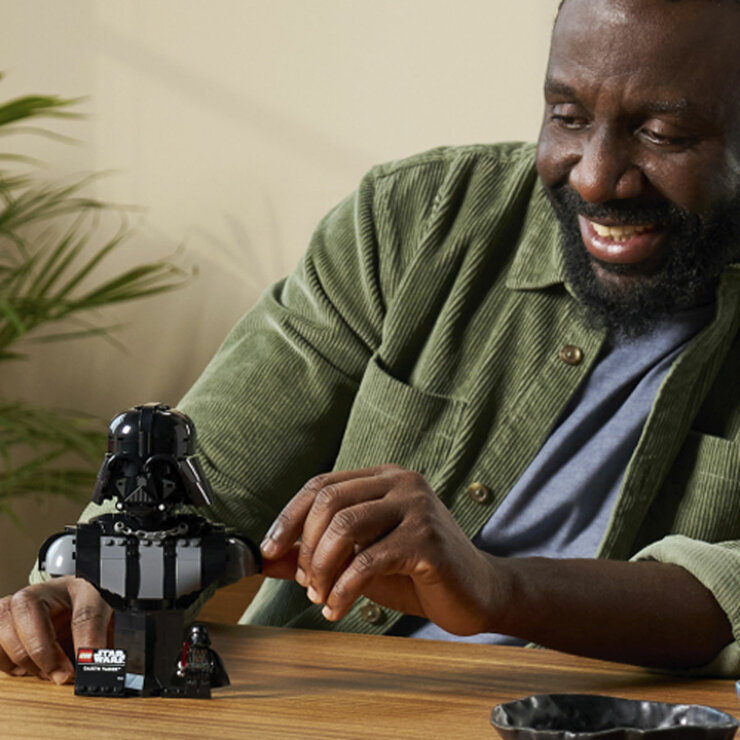 LEGO Star Wars™ Darth Vader™ Bust - Model 75439 (18+ Years)