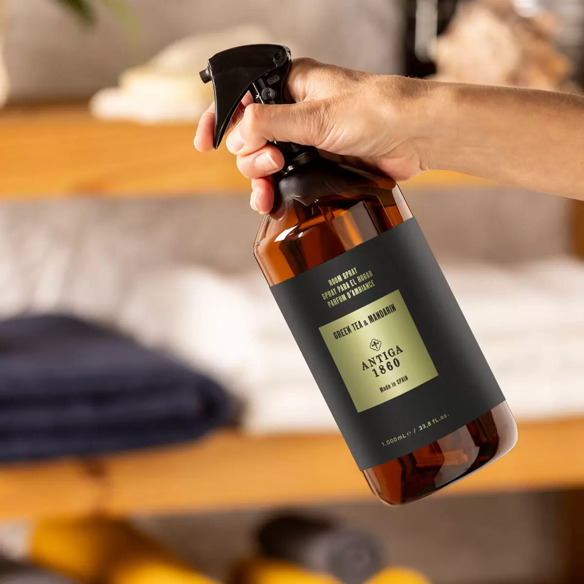 Antiga 1860 Home Textile & Room Spray, 1L in 3 Scents - Picture 8 of 13