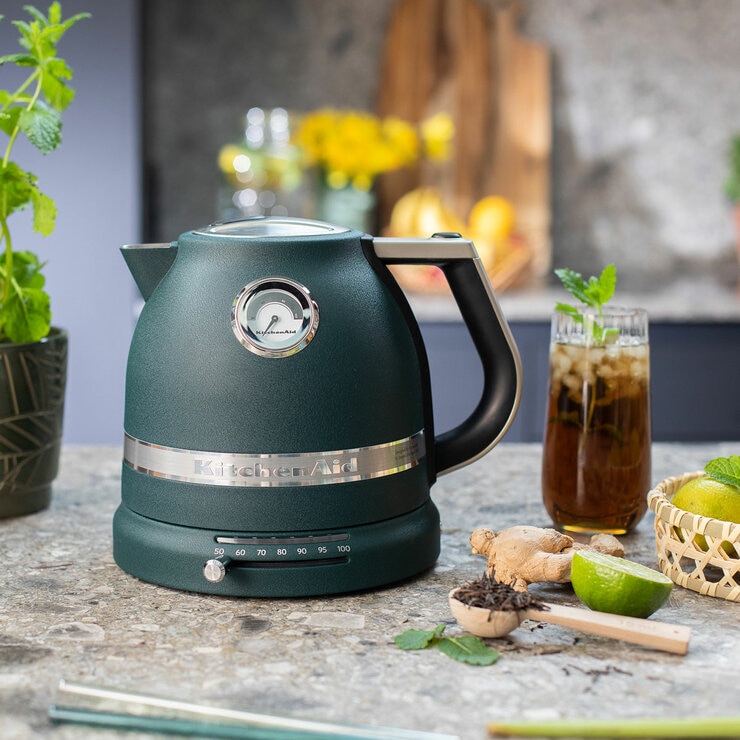 KitchenAid 5KEK1522BPP Artisan 1.5L Kettle in Pebble Palm KitchenAid 5KEK1522BPP Artisan 1.5L Kettle in Pebble Palm