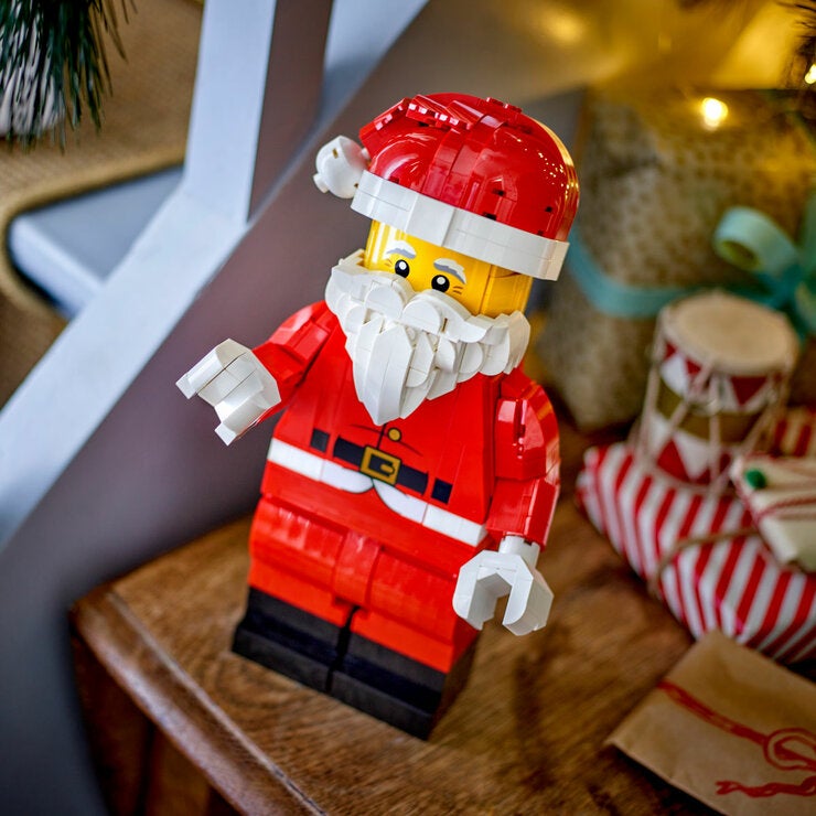 LEGO Iconic Up-Scaled Santa Minifigure - Model 40820 (10+ Years) LEGO Iconic Up-Scaled Santa Minifigure - Model 40820 (10+ Years)