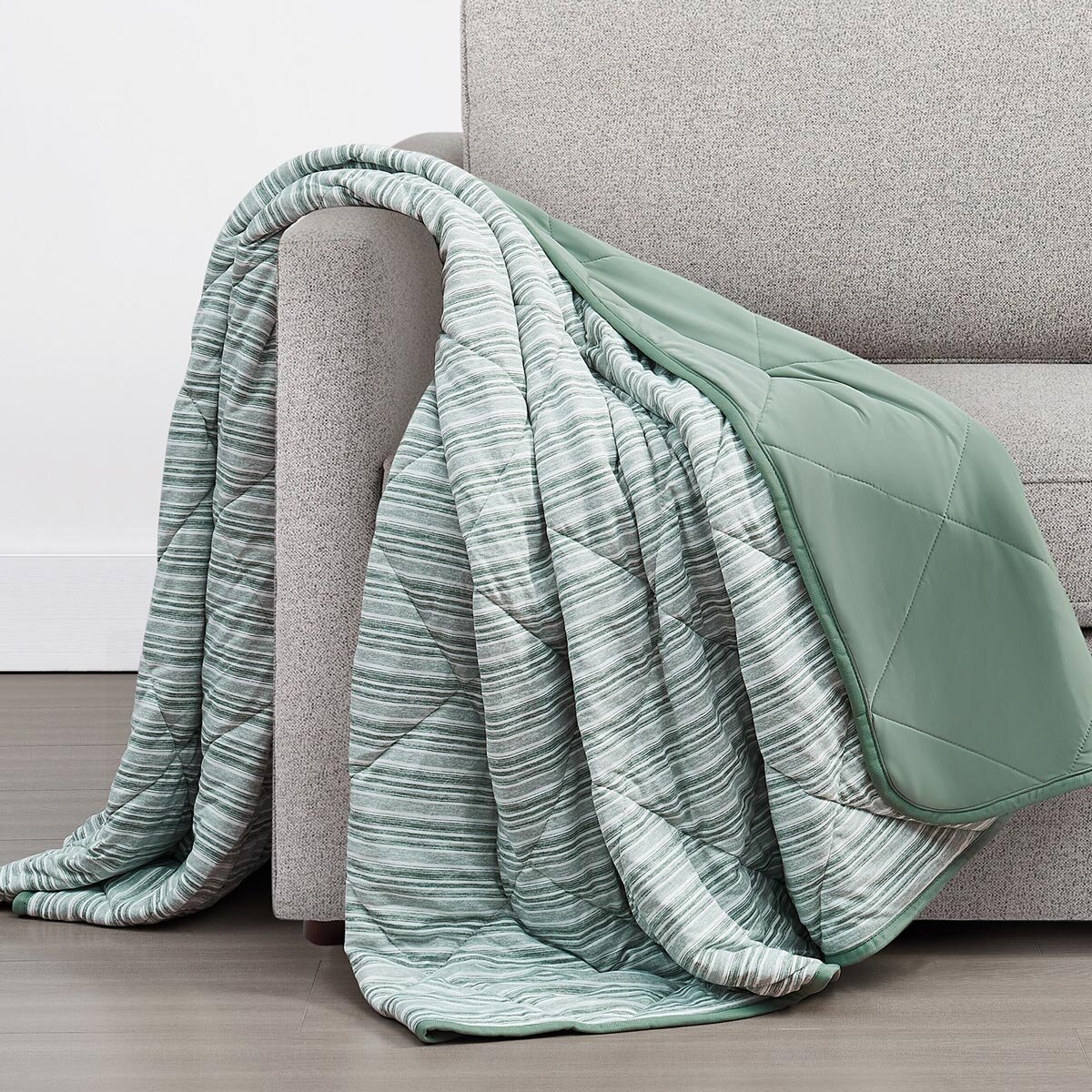 Cooling Throw in Green, 152 x 178 cm