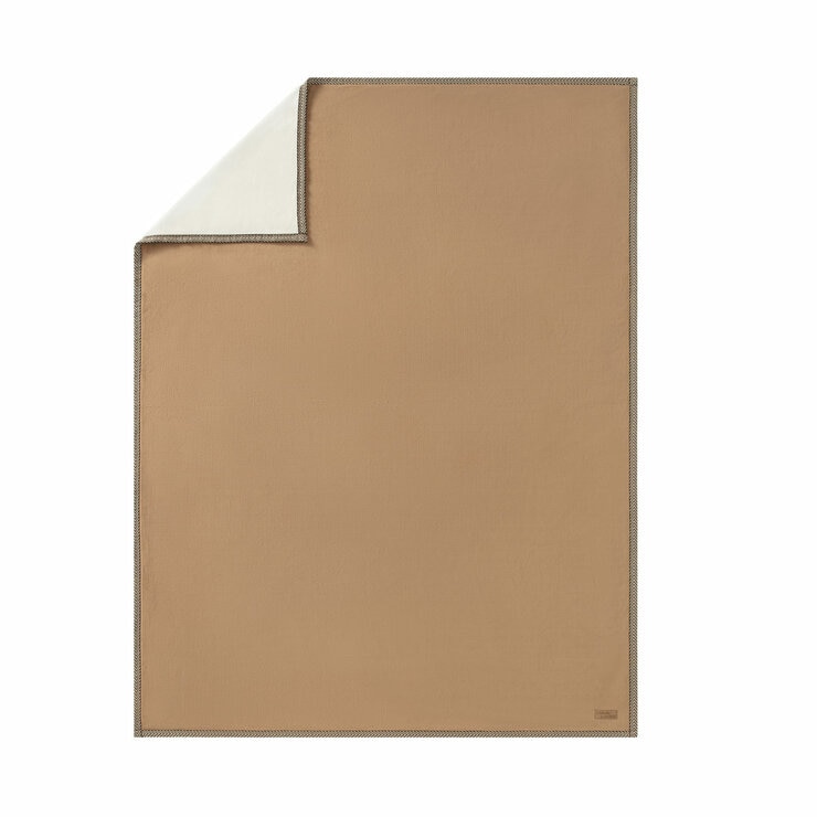 Casual Living Luxe Plush Throw in Camel, 127 x 178 cm Casual Living Luxe Plush Throw in Camel, 127 x 178 cm