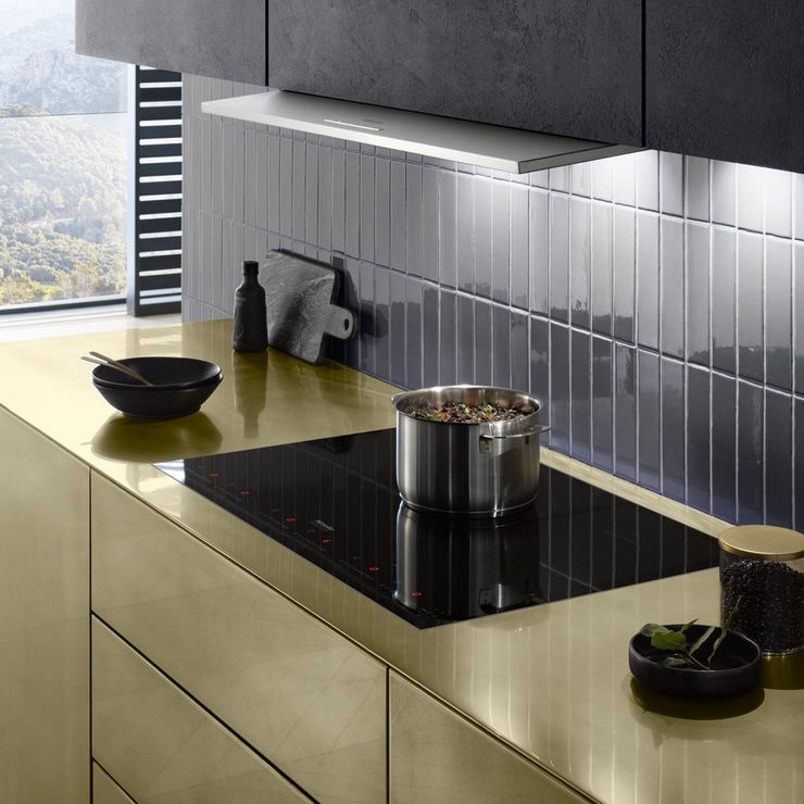 Miele KM63671, 6 Zone Induction Hob in Black Costco UK