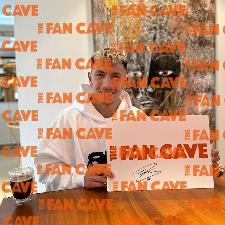 Lisandro Martinez Signed Framed Manchester United Shirt Football Shirt in 2 Options: White or Black Mount