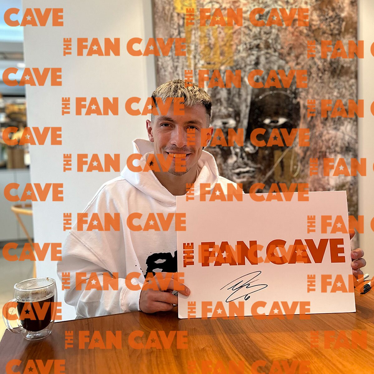 Lisandro Martinez Signed Framed Manchester United Shirt Football Shirt in 2 Options: White or Black Mount