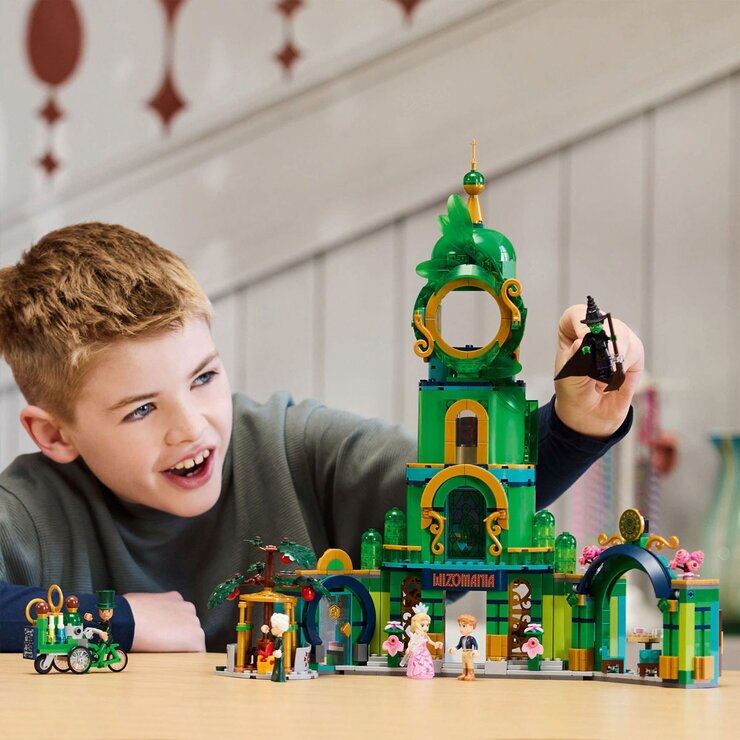 LEGO Wicked: Welcome to the Emerald City Lifestyle Image LEGO Wicked: Welcome to the Emerald City Lifestyle Image