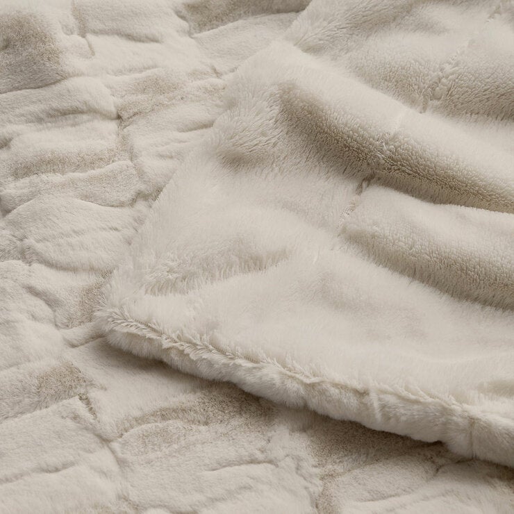 Safdie Luxury Faux Rabbit Fur Throw In 4 Colours, 127 x 178 cm Safdie Luxury Faux Rabbit Fur Throw In 4 Colours, 127 x 178 cm