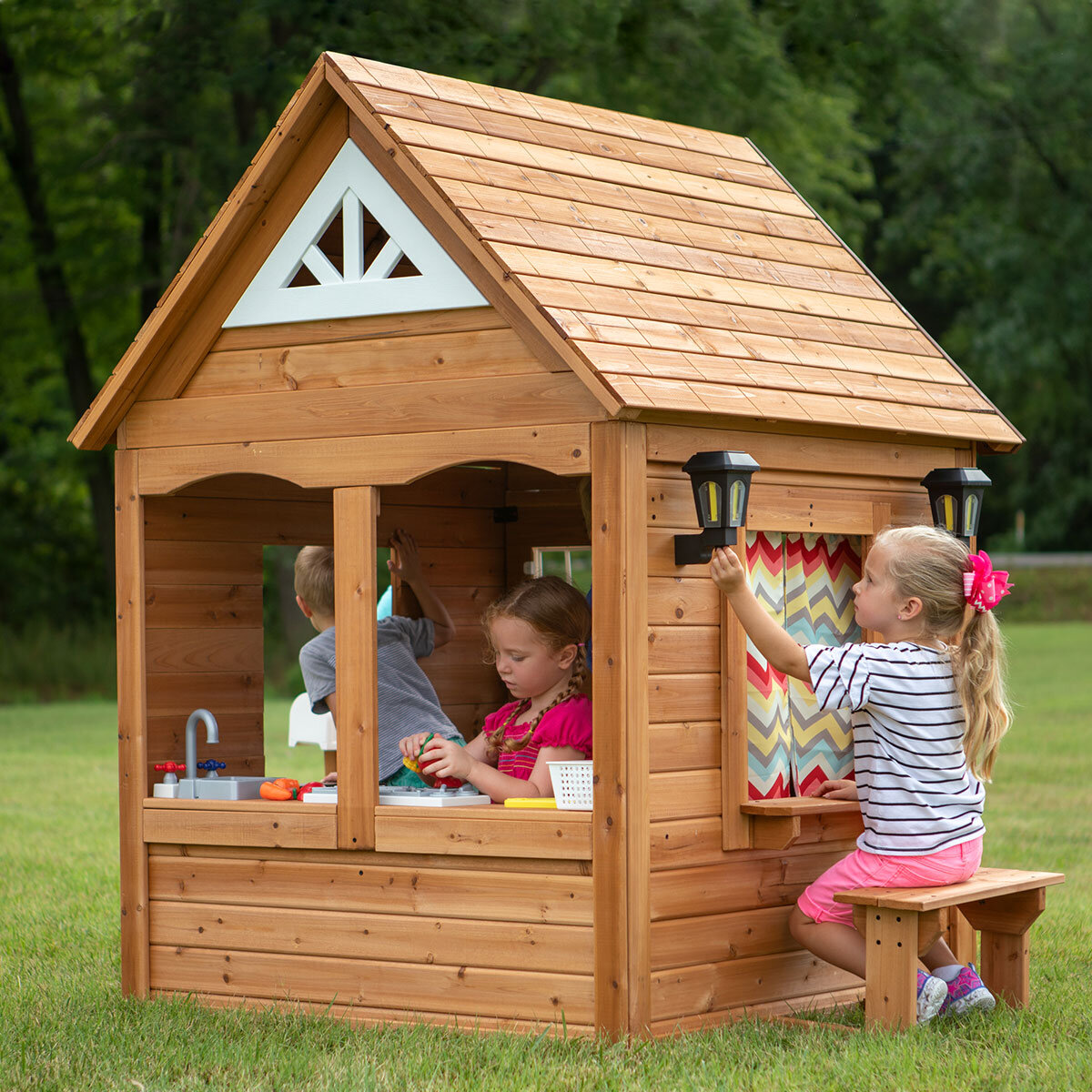 Backyard playhouse for kids 2025