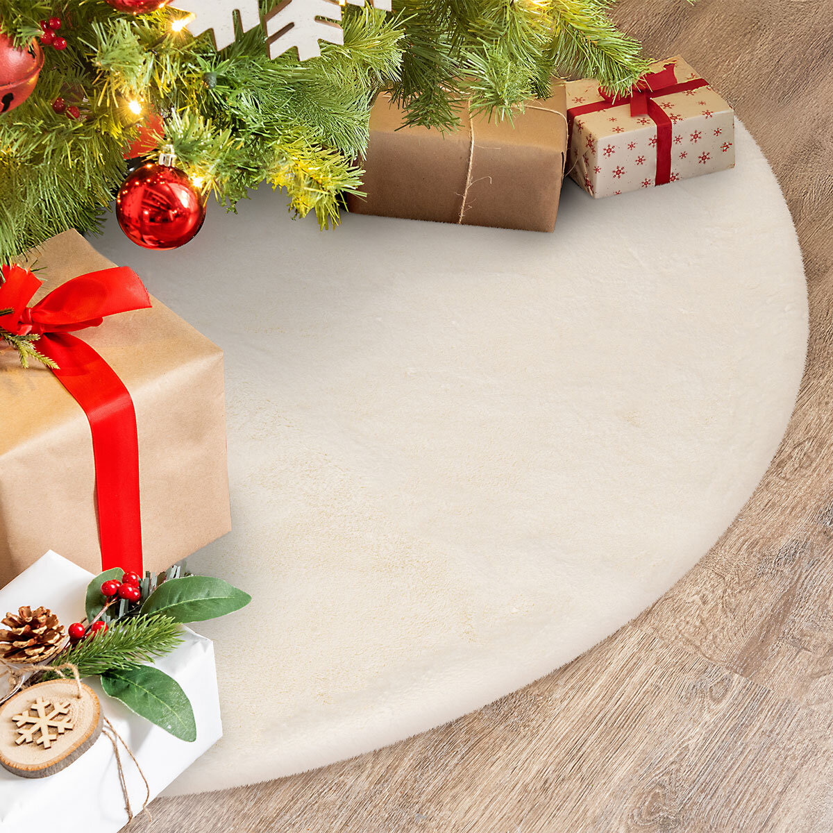 66 inch (1.68 m) Faux Fur Tree Skirt in White