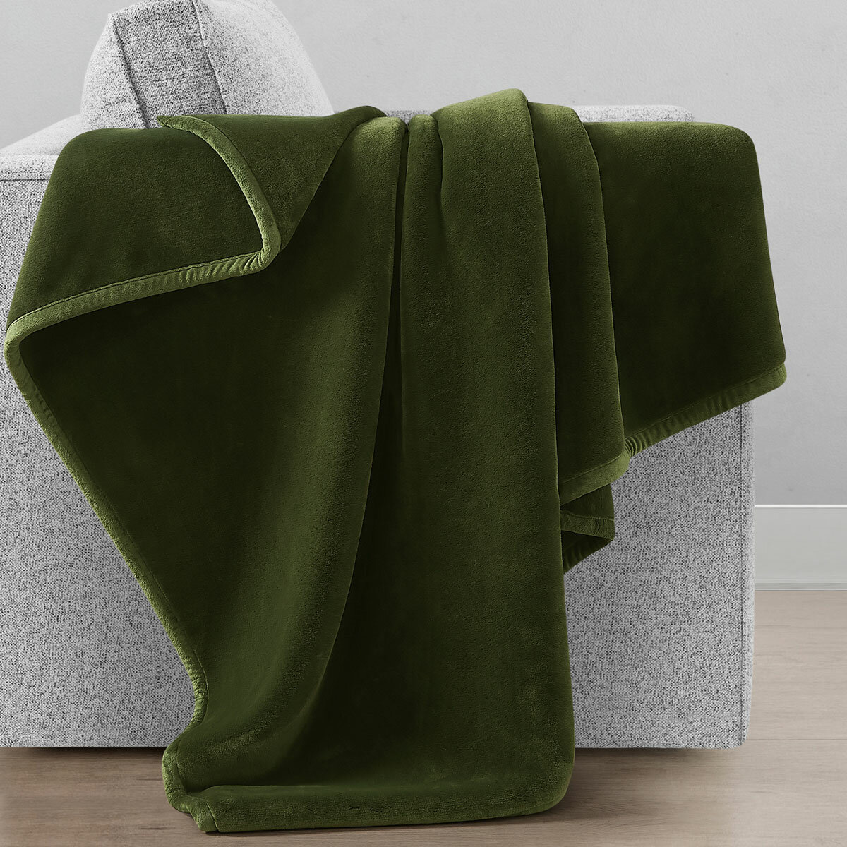Coco Plush Throw in Green, 152 x 177 cm Coco Plush Throw in Green, 152 x 177 cm