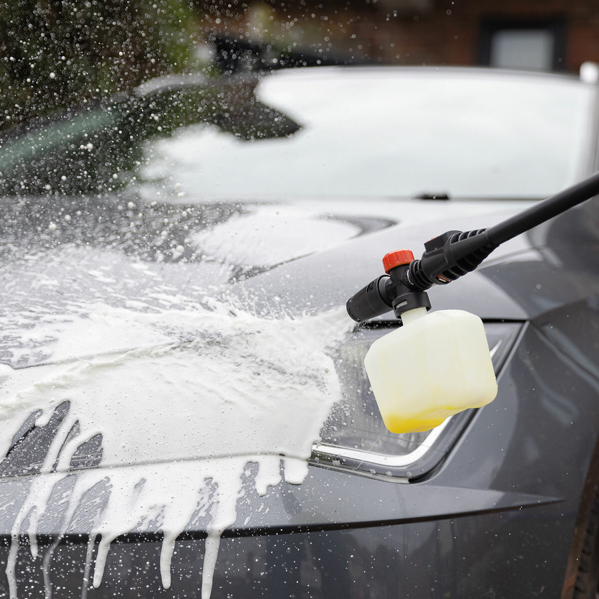 Hilka 1,600W / 130 Bar Pressure Washer with Patio Cleaner Hilka 1,600W / 130 Bar Pressure Washer with Patio Cleaner