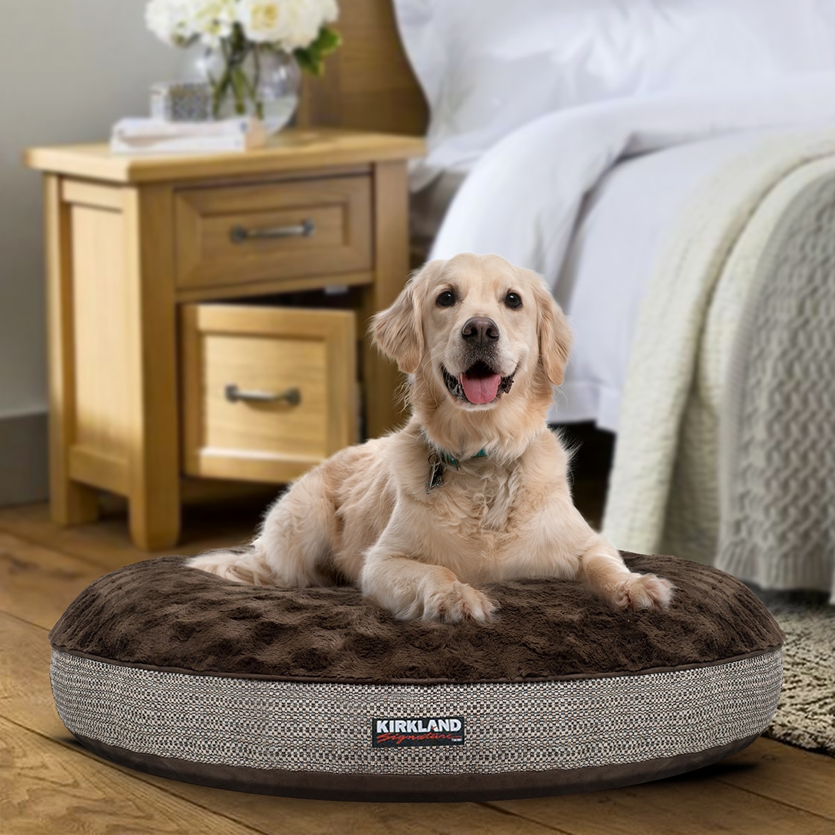 Kirkland Signature 42" Round Pet Bed in Brown