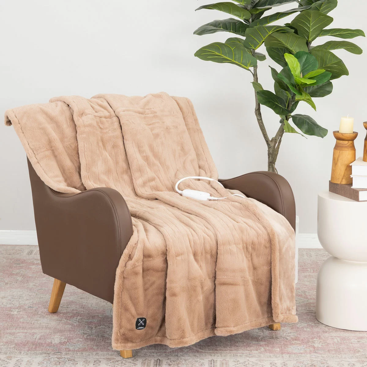 Berkshire Luxe Faux Fur Heated Throw in 3 Colours, 127 x 152 cm - Picture 7 of 21