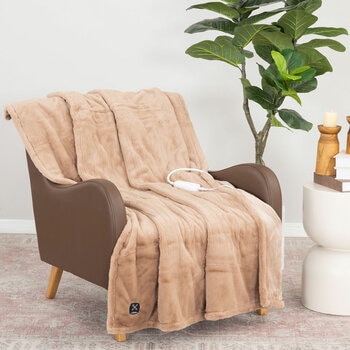 Berkshire Luxe Faux Fur Heated Throw in 3 Colours, 127 x 152 cm