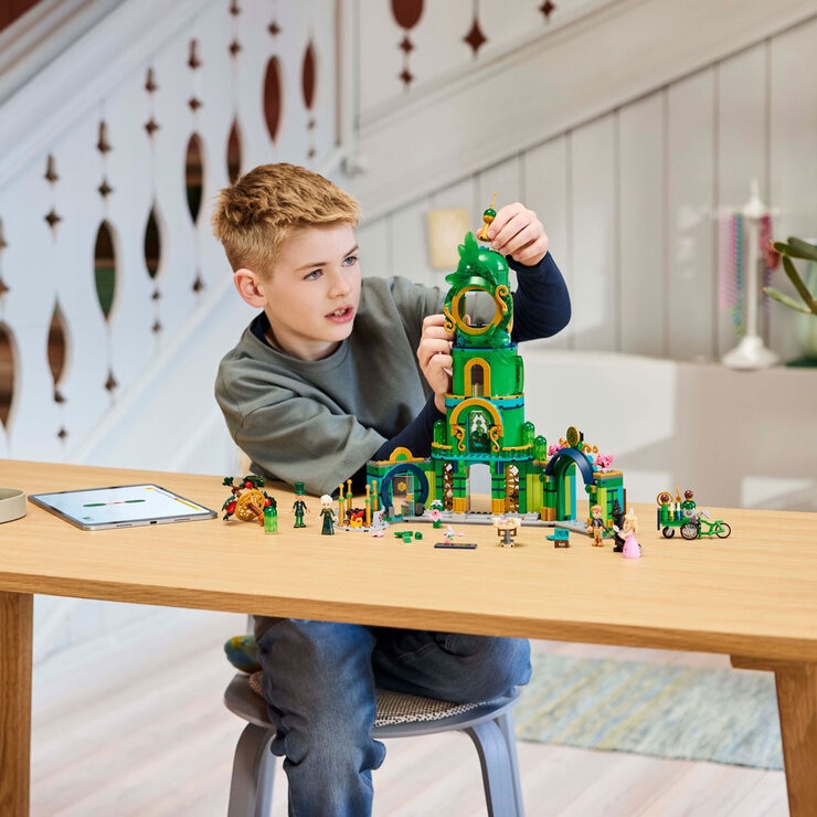 LEGO Wicked: Welcome to the Emerald City Lifestyle Image LEGO Wicked: Welcome to the Emerald City Lifestyle Image