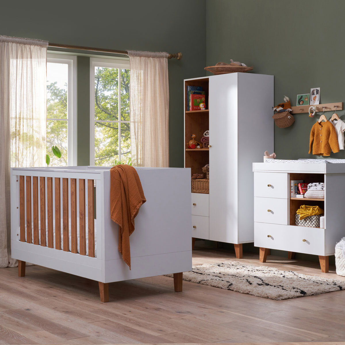 Tutti Bambini Como Cot 4 Piece Room Set, White and Rosewood