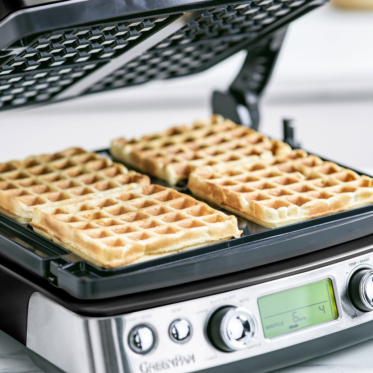 Lifestyle image of Greenpan contact grill