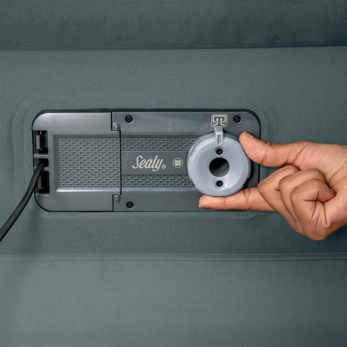 Lifestyle image of someone adjusting the air valve to deflate it Lifestyle image of someone adjusting the air valve to deflate it