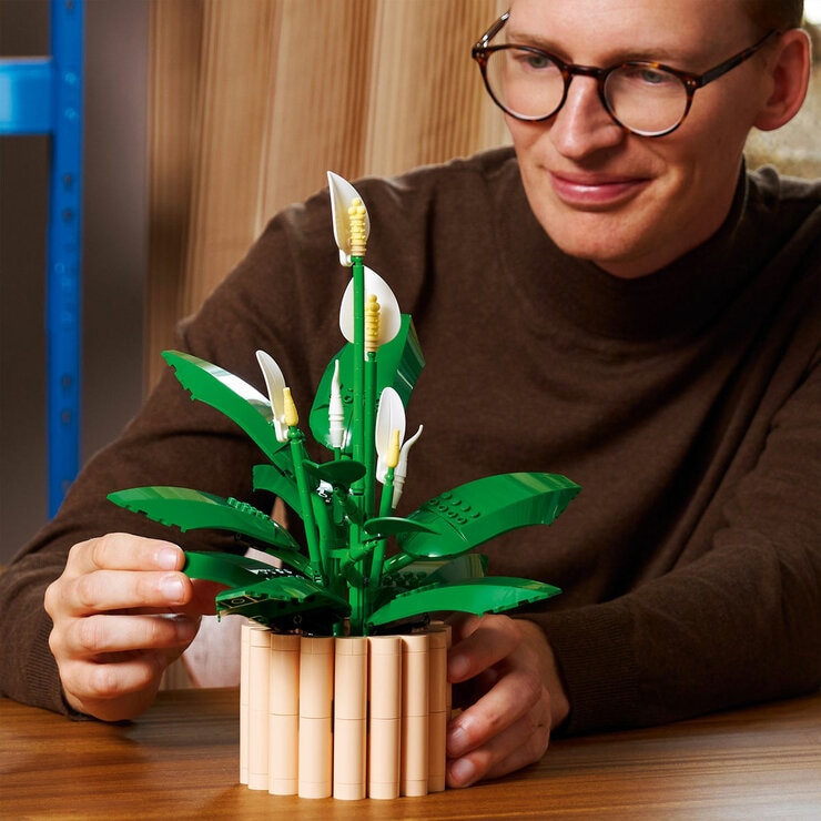 LEGO Botanicals Peace Lily - Model 11504 (18+ Years) LEGO Botanicals Peace Lily - Model 11504 (18+ Years)
