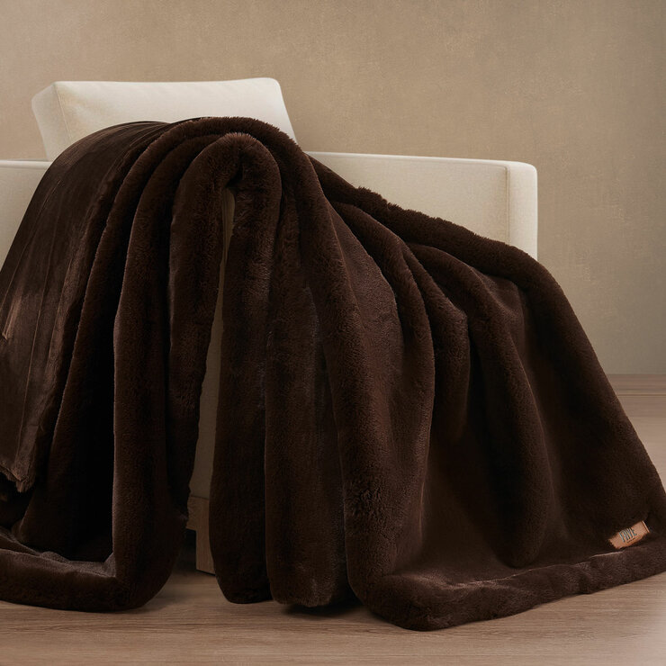 FRYE Luxe Brown Faux Fur Throw, 152 x 177 cm