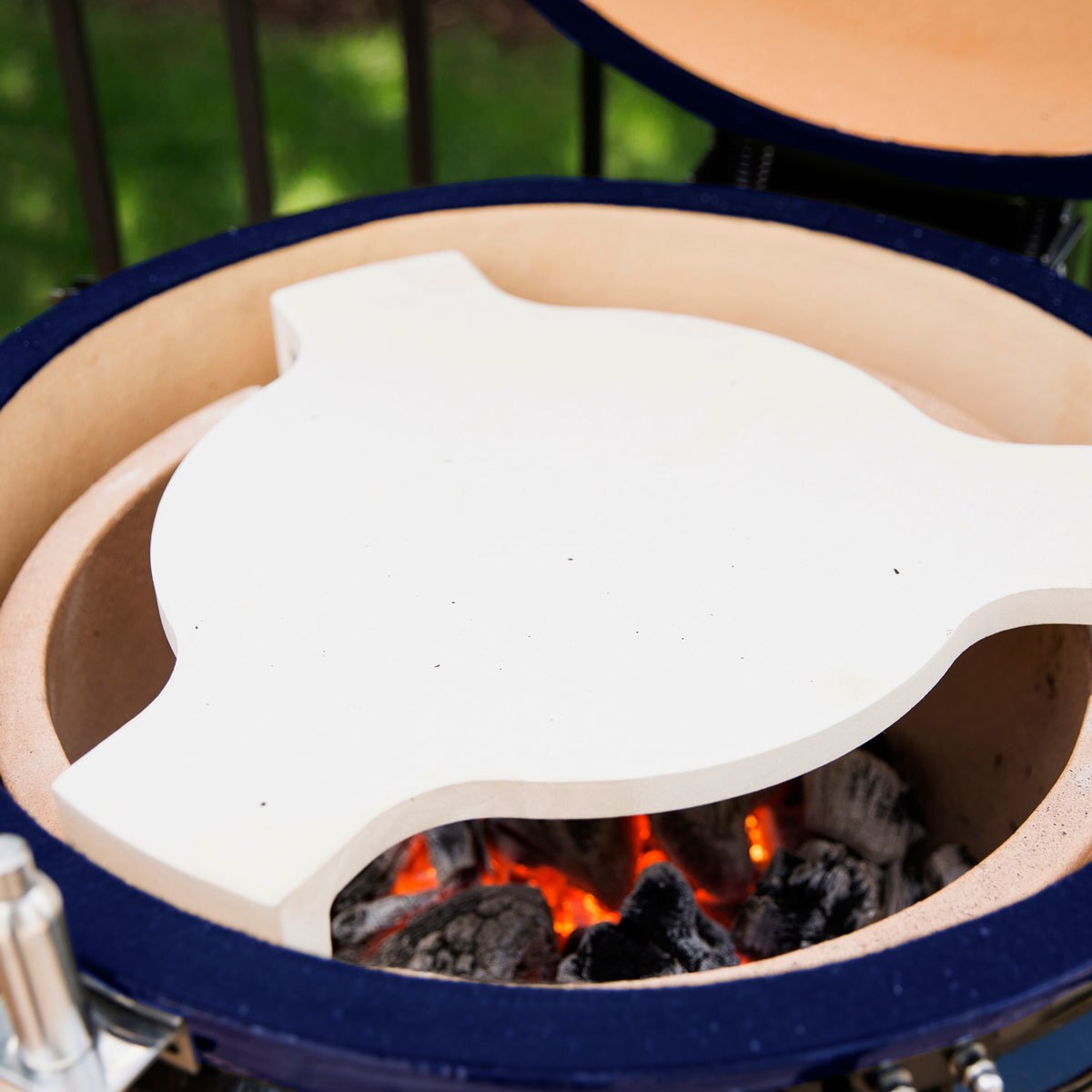 Louisiana Grills 24" (60 cm) Ceramic Kamado Charcoal Barbecue in Blue