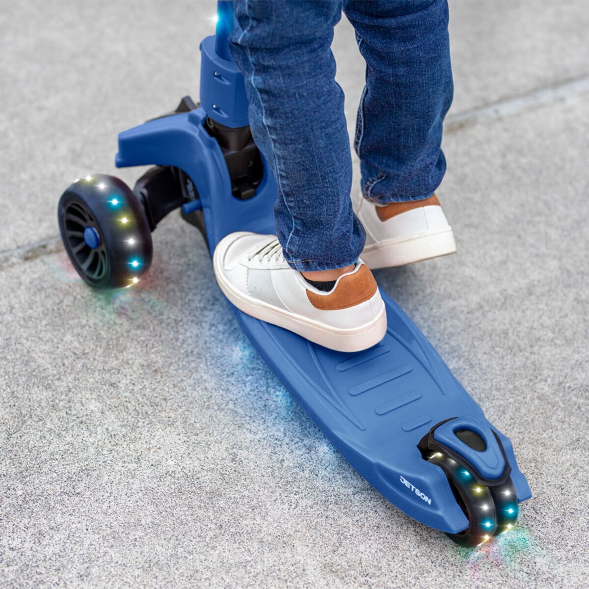 Buy Jetson Saturn 3 Wheel Scooter Feature5 Image at Costco.co.uk