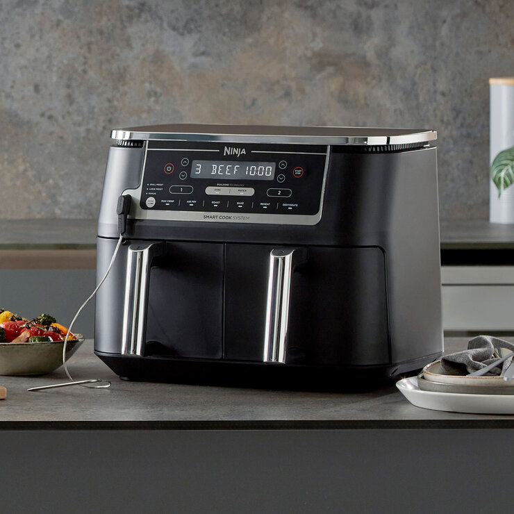Lifestyle image of air fryer on kitchen countertop Lifestyle image of air fryer on kitchen countertop