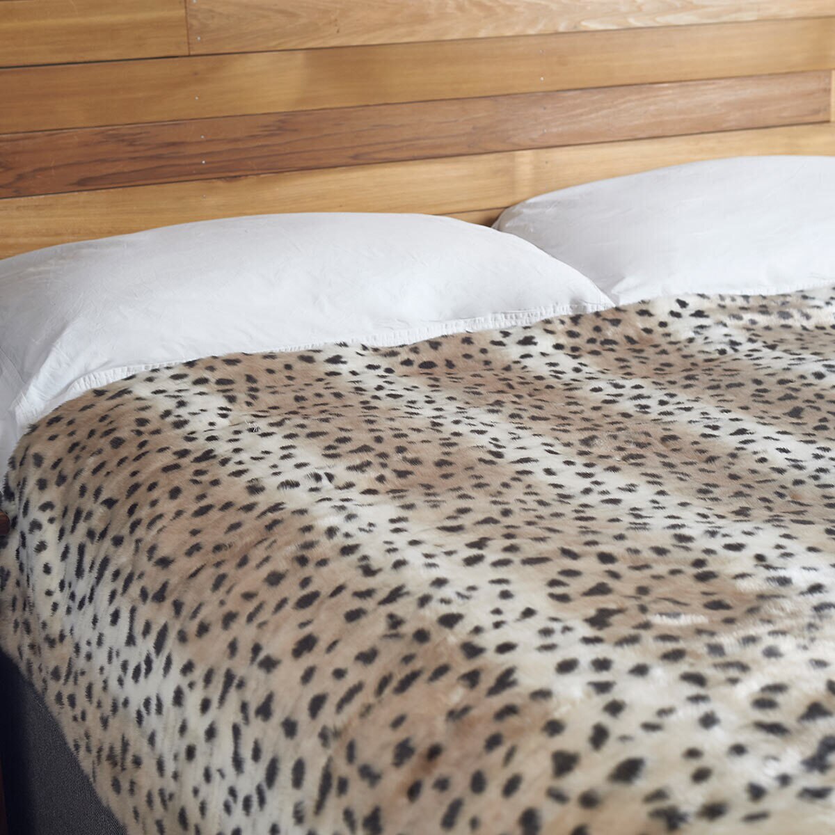 Dreamland Relaxwell Deluxe Faux Fur Heated Throw, Snow Leopard Costco UK