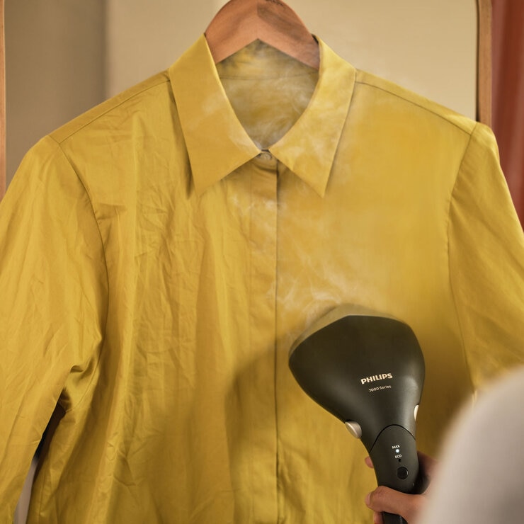 Philips Garment Steamer lifestyle image
