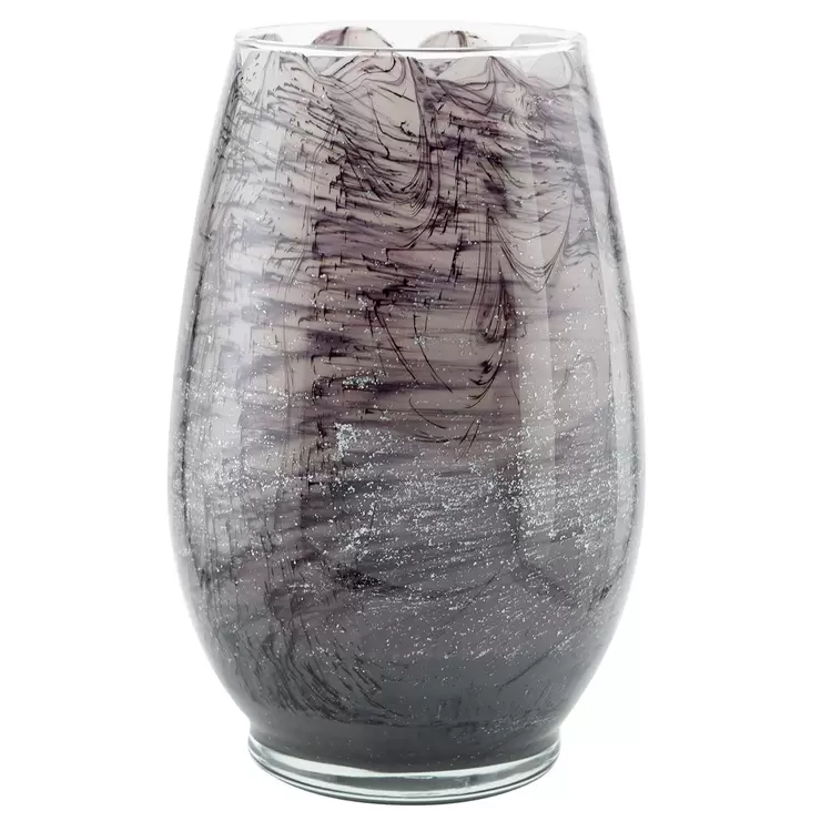 Lifetsyle image of grey candle Lifetsyle image of grey candle