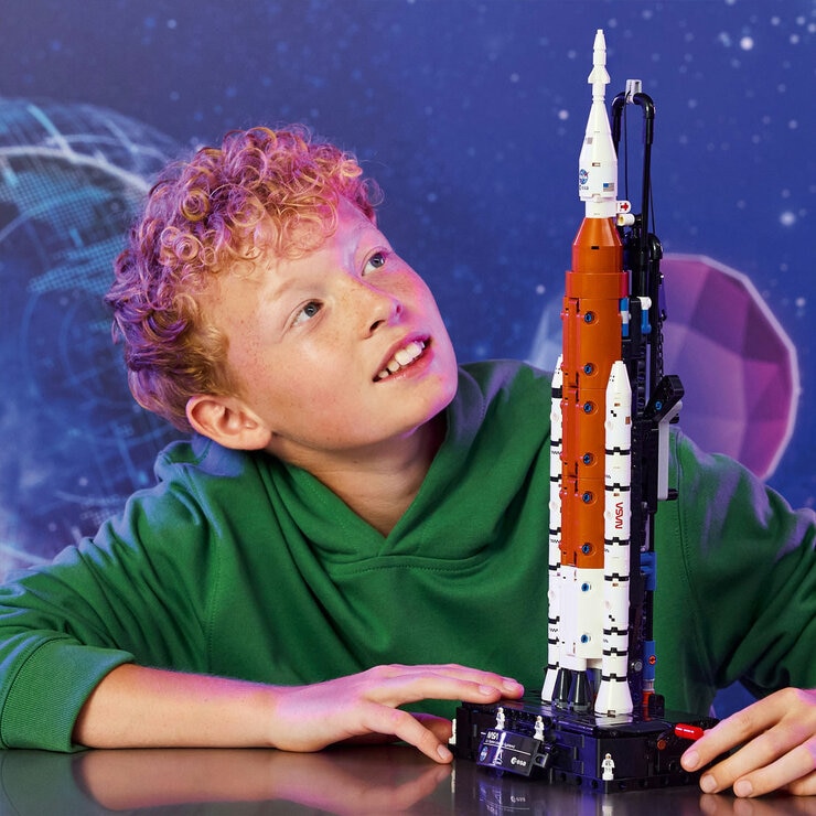 LEGO Technic NASA Artemis Space Launch System Rocket Model 42221 (9+ Years)