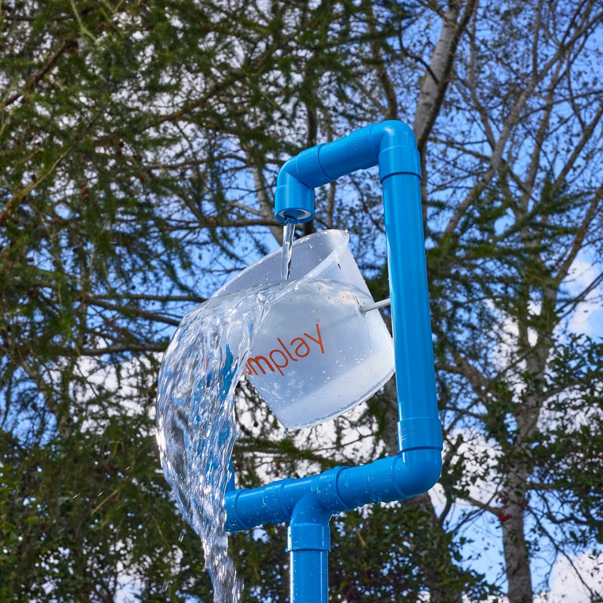 Lifestyle image of the Tidal Tipper bucket Lifestyle image of the Tidal Tipper bucket