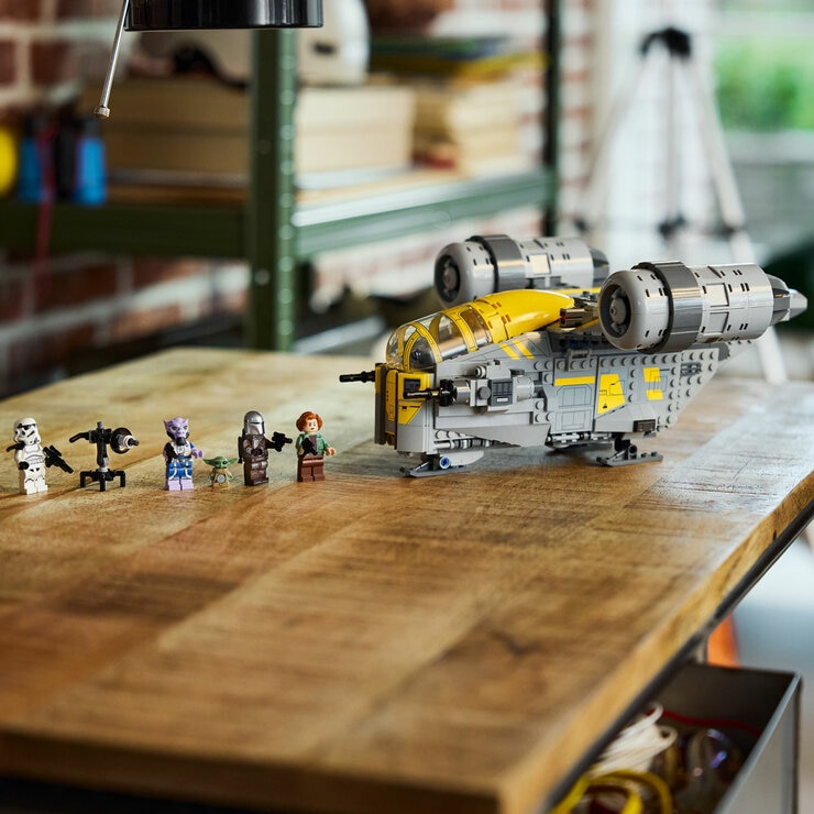 LEGO Star Wars The Razor Crest - Model 75447 (10+ Years)