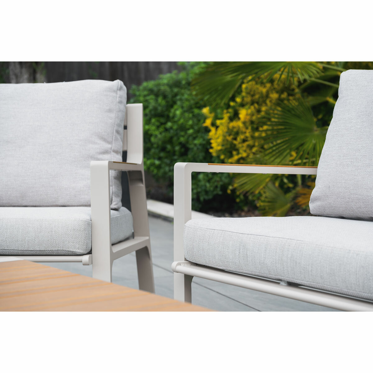 LIFE Outdoor Living Thornbury 4 Piece Seating Set LIFE Outdoor Living Thornbury 4 Piece Seating Set