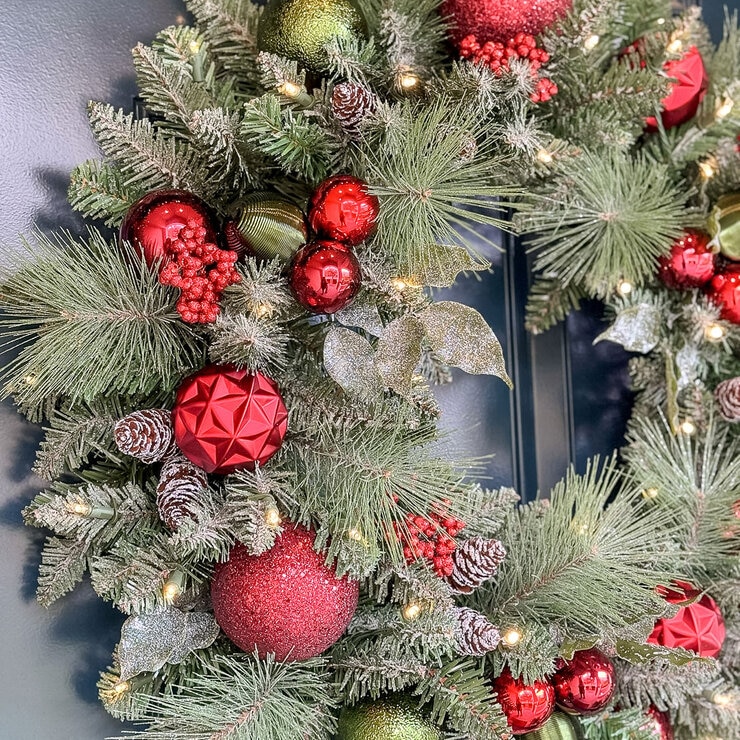 30 inch (76cm) Pre-Lit Decorated Wreath with 50 LED Lights