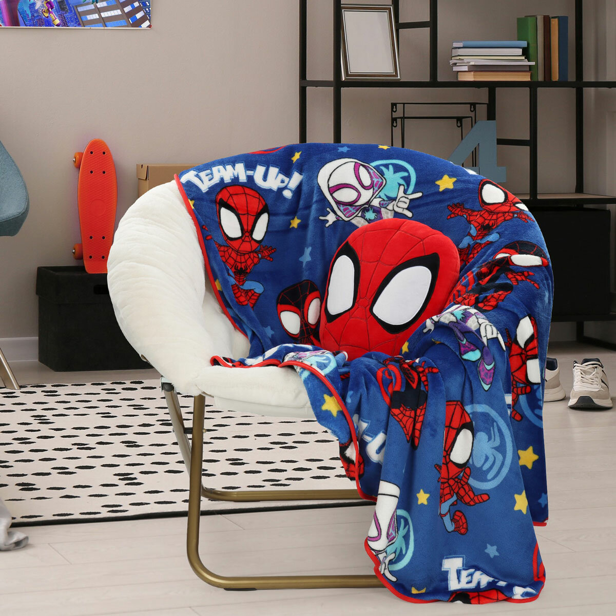 Disney Character Spider Man Blanket & Nogginz Cushion Set Disney Character Spider Man Blanket & Nogginz Cushion Set