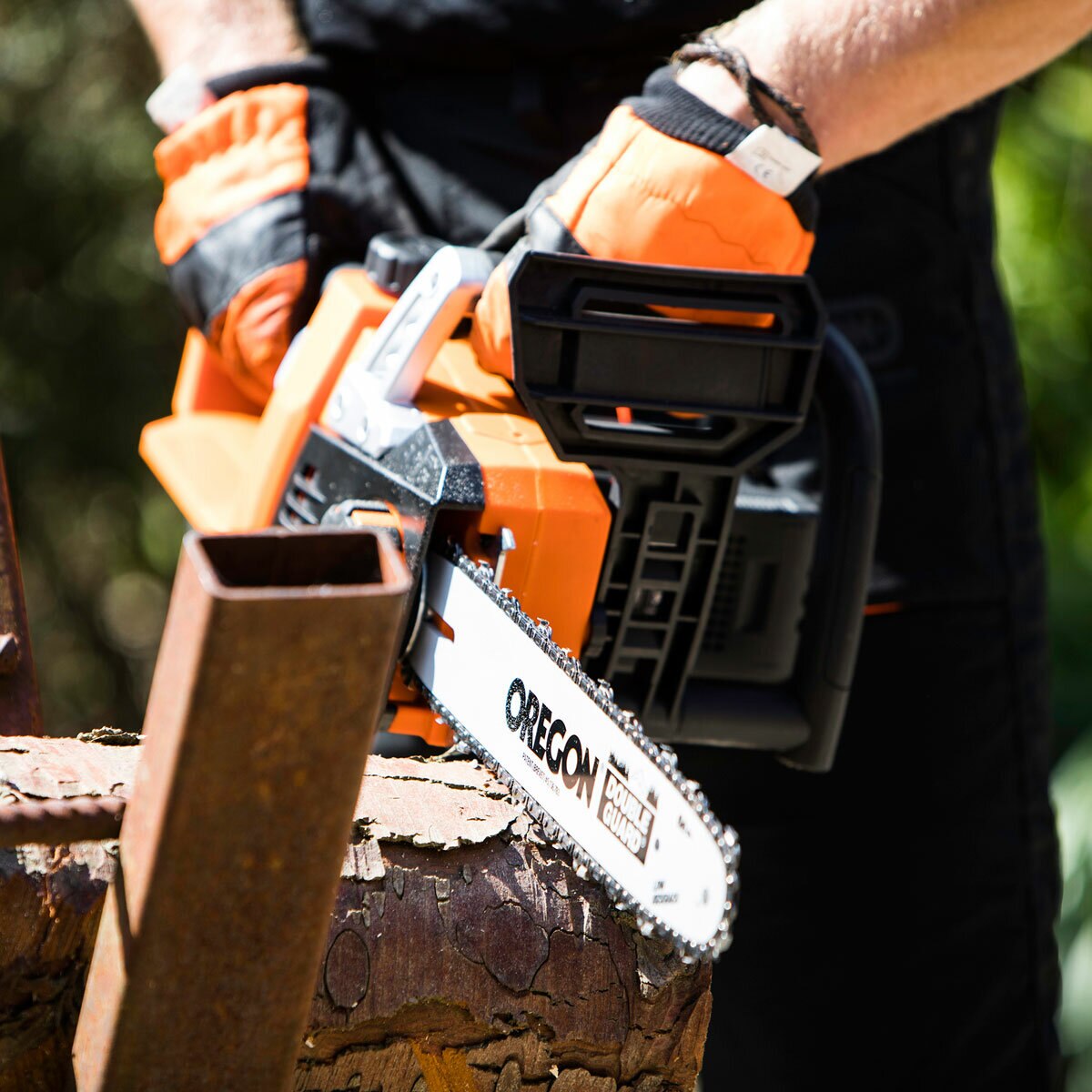 Yard Force 40V 35cm Chainsaw + 2 x 4Ah 20V Batteries & Dual Charger