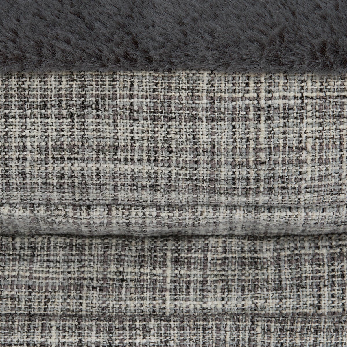 Kirkland Signature Pillow Top Gusseted Pet Bed, 32" x 42" (81.3 x 106.7cm) in 2 Options Kirkland Signature Pillow Top Gusseted Pet Bed, 32" x 42" (81.3 x 106.7cm) in 2 Options